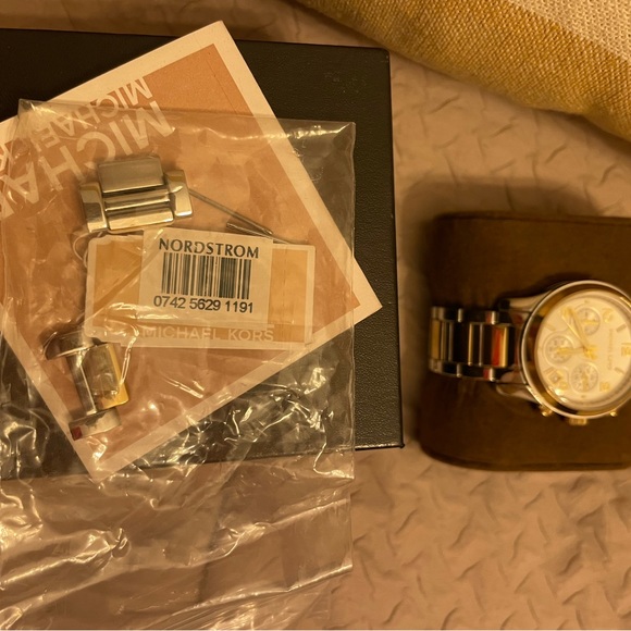 Michael Kors Watch 100% authentic. - Picture 3 of 4